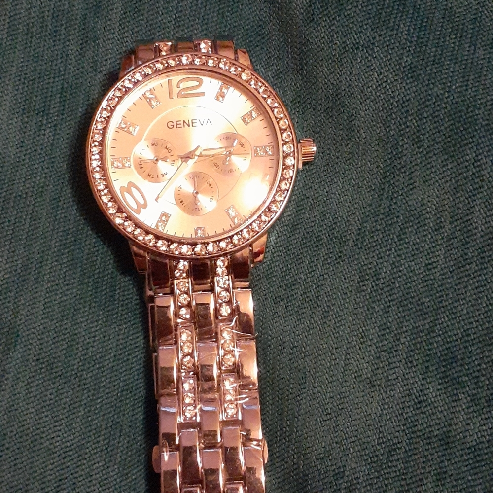 NEW Geneva Mens watch